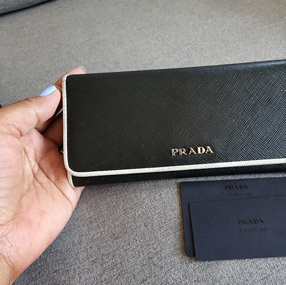 Authentic Prada sling wallet good condition - Picture 5 of 16